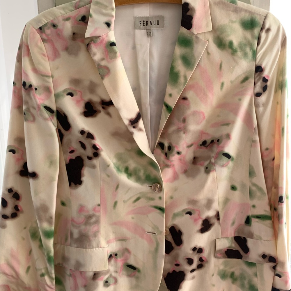 Woman’s Feraud Paris Silk short blazer size 44/46, Us size 10-12.